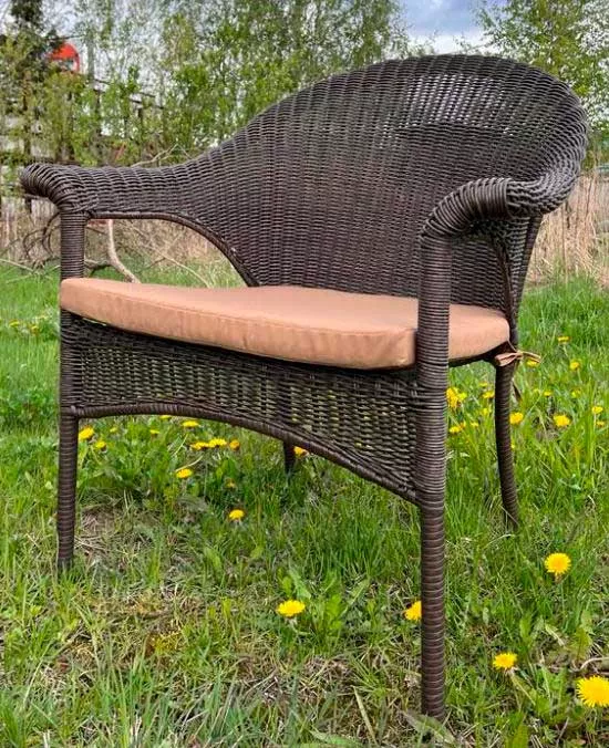 Садовое кресло из искусственного ротанга с подушкой