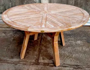 Круглый тиковый стол  130 см из массива