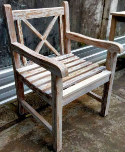 Тиковое кресло из массива для дачи