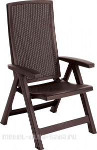 Пластиковое кресло с имитацией ротанга