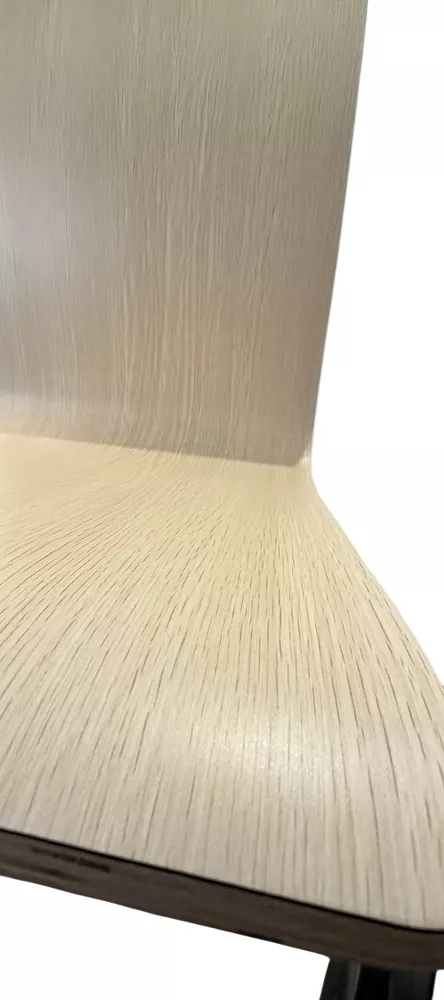 Стул на стальном каркасе с ламинированной фанерой Стул на стальном каркасе с ламинированной фанерой