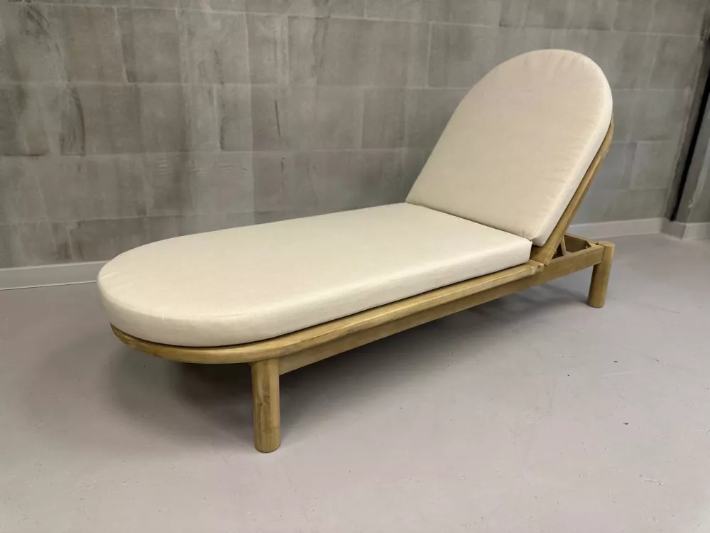 Деревянный лежак из акации с матрасом. Купить! Деревянный лежак из акации с матрасом. Купить!