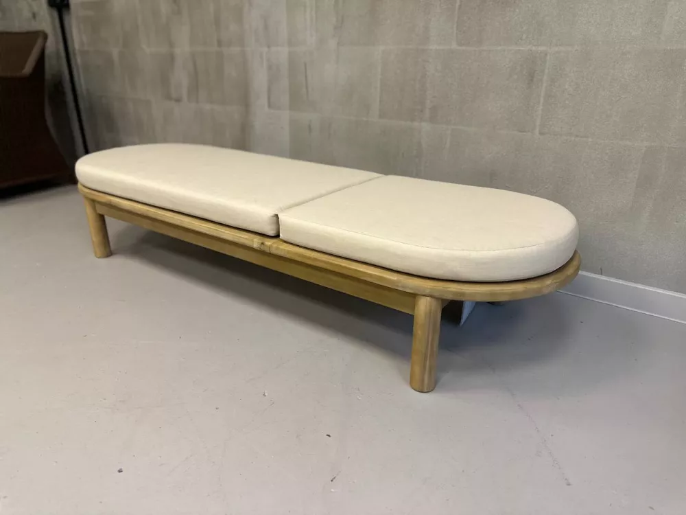 Деревянный лежак из акации с матрасом. Купить! Деревянный лежак из акации с матрасом. Купить!