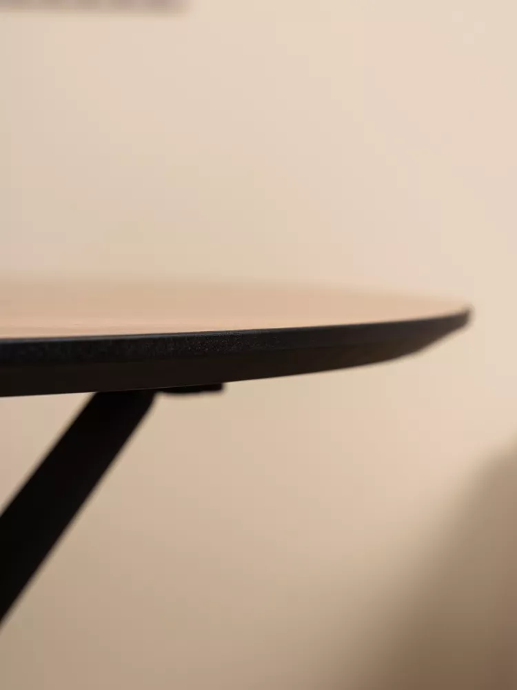 Круглый пластиковый стол со столешницей ЛДСП 80 см дуб вотан Круглый пластиковый стол со столешницей ЛДСП 80 см дуб вотан