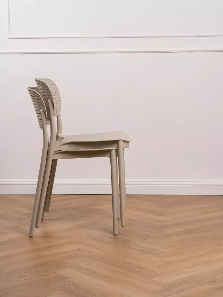 Светло-бежевый пластиковый стул со спинкой купить Светло-бежевый пластиковый стул со спинкой купить