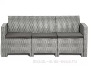 Пластиковый диван с имитацией ротанга трехместный