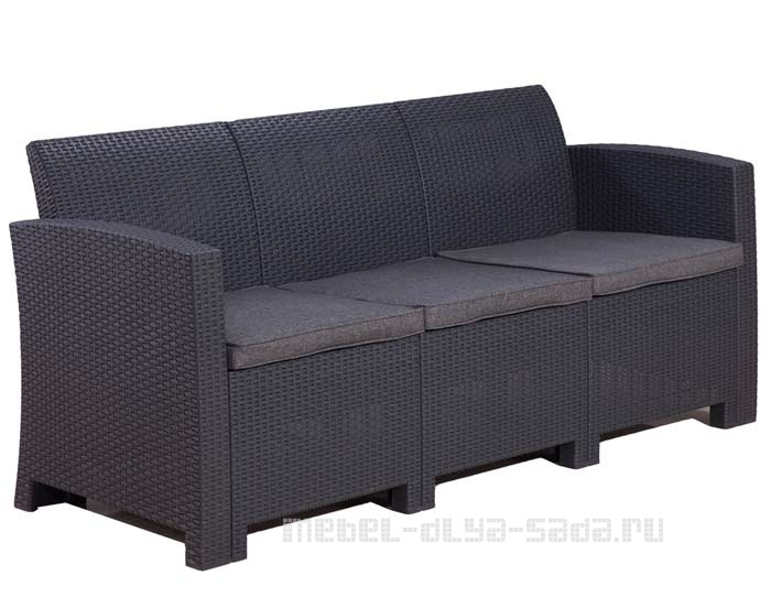 Пластиковый диван с имитацией ротанга