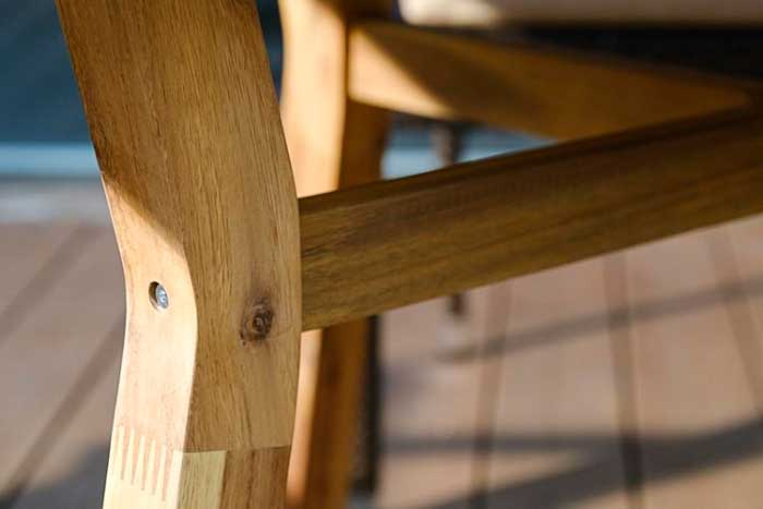 Деревянный стол из массива акации 90 см