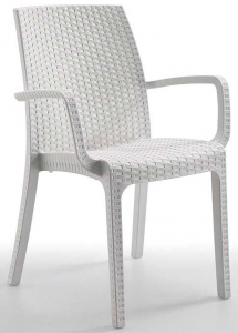 Пластиковый стул с имитацией ротанга